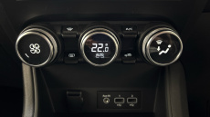 Renault Captur 1.3 TCE 140 Iconic 5dr EDC Petrol Hatchback